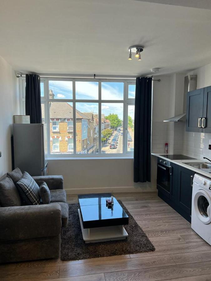 Modern Apartment In London Finchley Esterno foto